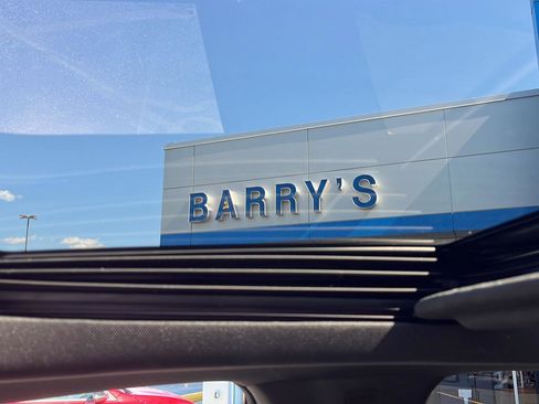 Used 2024 Chevrolet Colorado Z71 w/ Z71 Convenience Package 2 image 18