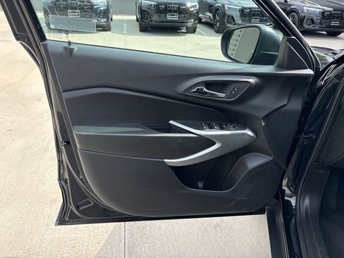 Used 2025 Chevrolet Trax LS FWD image 10