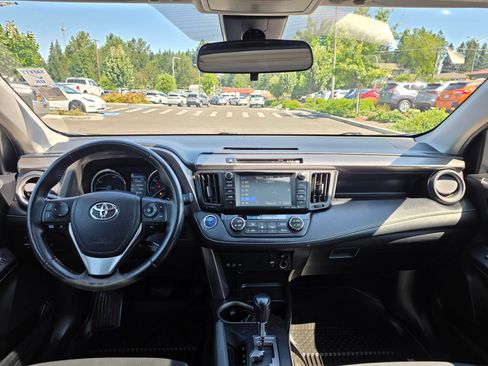 Used 2018 Toyota RAV4 XLE AWD/4WD image 11