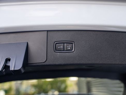 Used 2022 Porsche Cayenne Platinum Edition AWD/4WD image 23