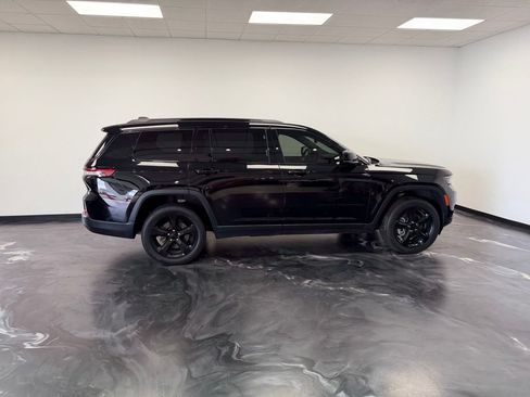 Used 2023 Jeep Grand Cherokee L Laredo AWD/4WD image 25