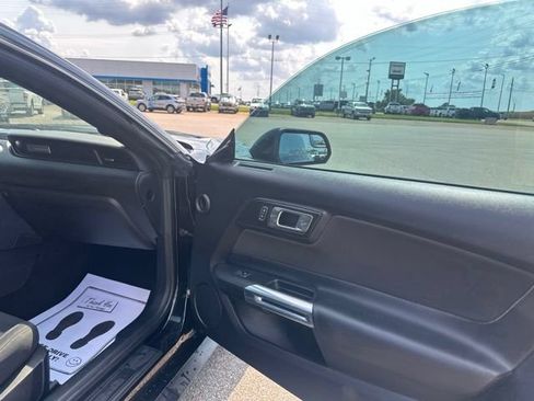 Used 2019 Ford Mustang Coupe w/ Black Accent Package RWD image 12