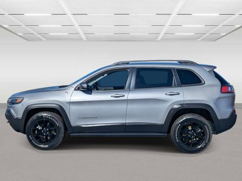 Used 2019 Jeep Cherokee Trailhawk image 2