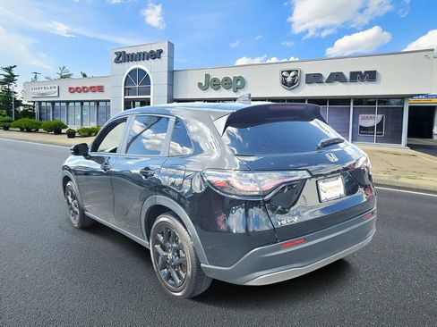Used 2025 Honda HR-V Sport image 3