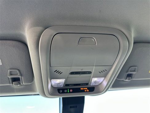 Used 2020 Chevrolet Equinox LT image 24