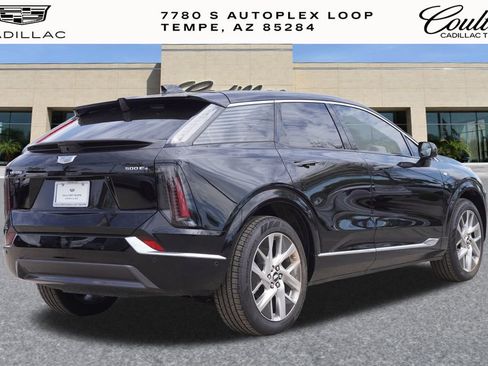 New 2025 Cadillac Optiq Luxury 2 image 3