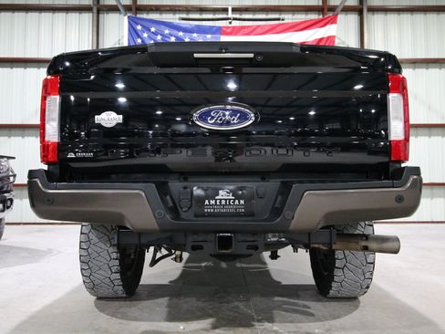 Used 2017 Ford F250 King Ranch w/ FX4 Off-Road Package AWD/4WD image 9