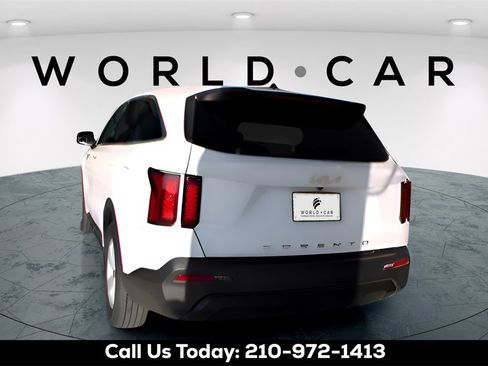 Certified 2022 Kia Sorento LX image 5