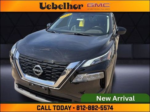 Used 2023 Nissan Rogue SV image 2