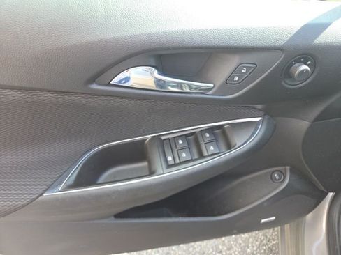 Used 2017 Chevrolet Cruze LT w/ Sun And Sound Package image 10