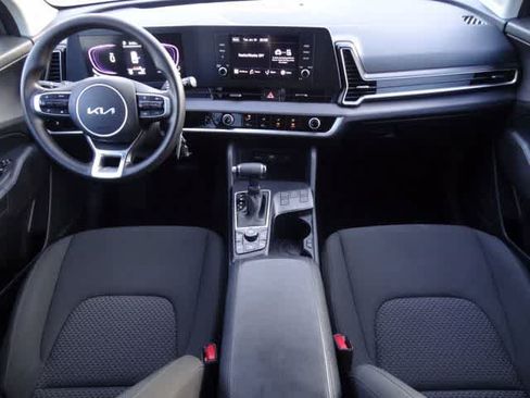 Used 2025 Kia Sportage LX FWD image 10