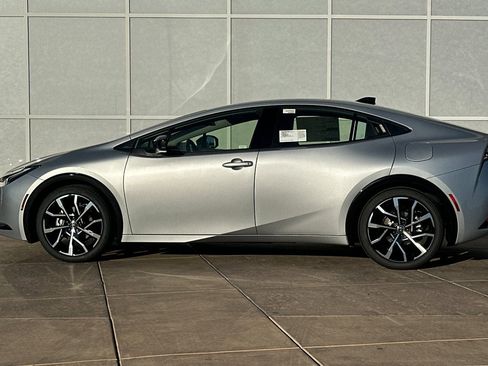 New 2026 Toyota Prius Plug-In Hybrid FWD image 7