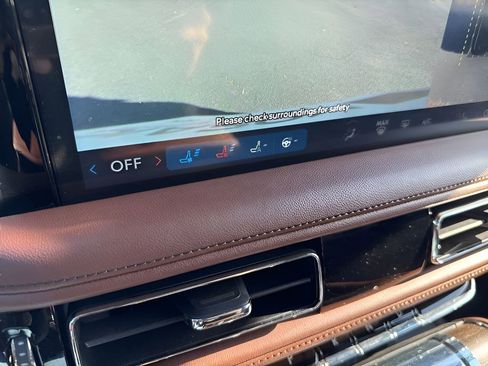 Used 2025 Lincoln Aviator Reserve AWD/4WD image 37