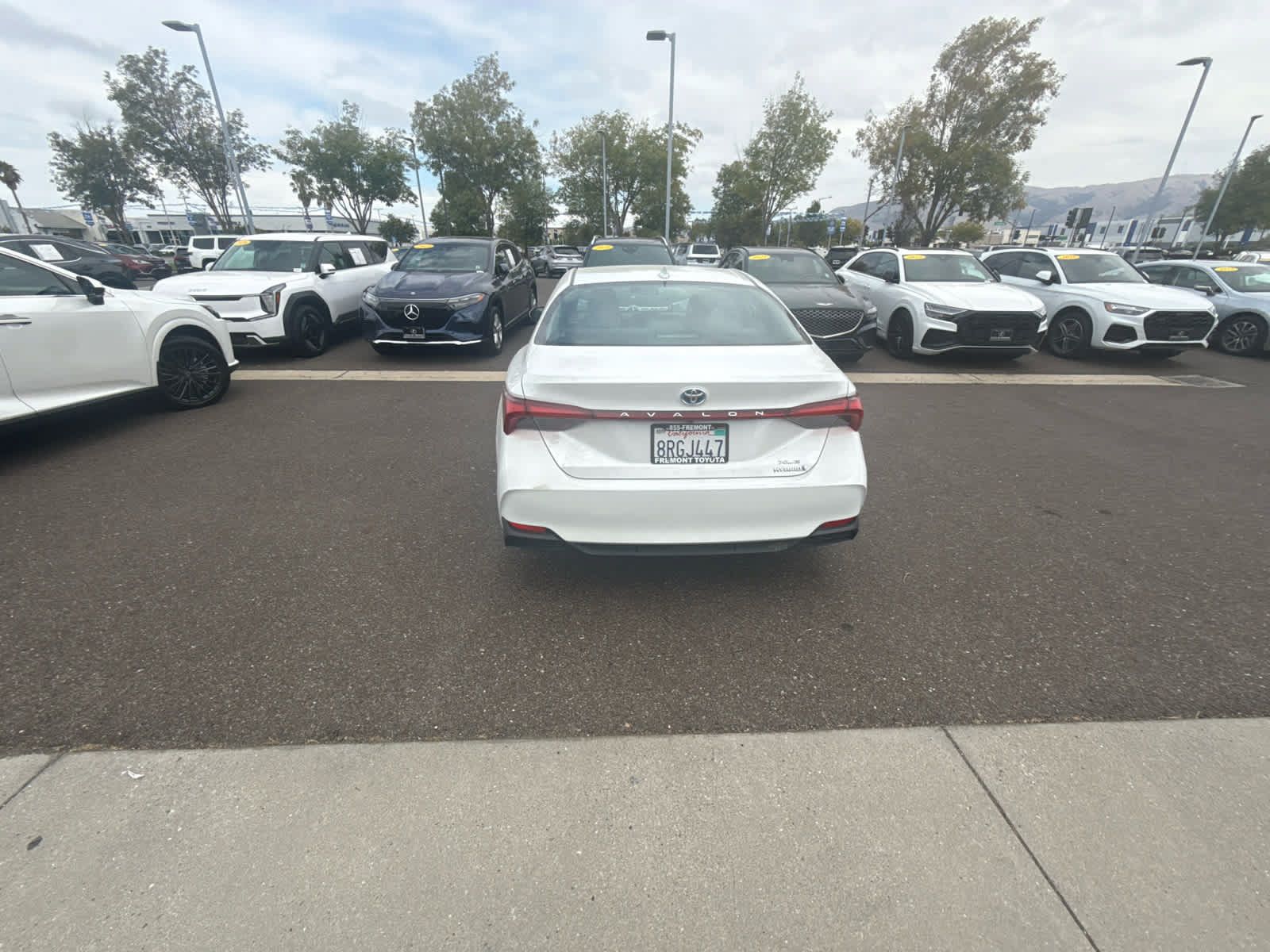 Used 2020 Toyota Avalon XLE w/ Moonroof Package FWD image 6