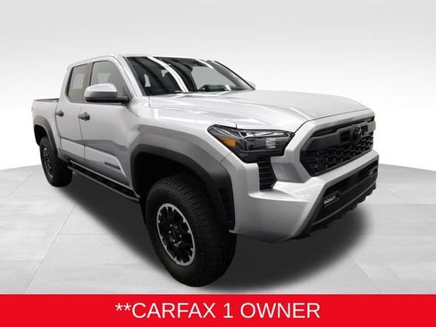 Used 2024 Toyota Tacoma TRD Off-Road image 2