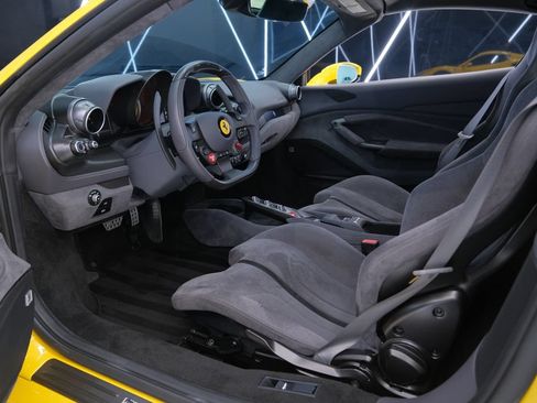 Used 2021 Ferrari F8 Tributo RWD image 42