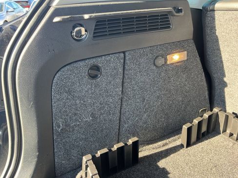 Used 2017 Volkswagen Tiguan Sport image 25