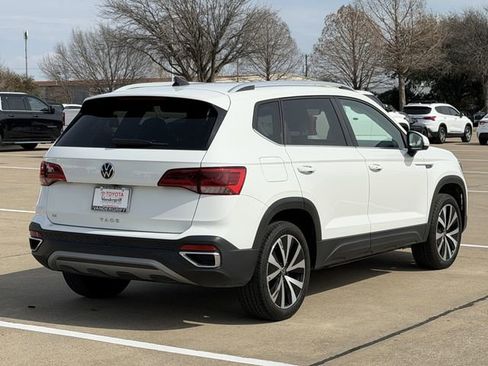 Used 2024 Volkswagen Taos SE image 4