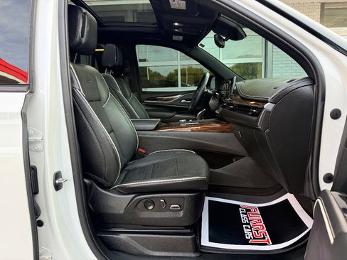 Used 2023 Cadillac Escalade Premium Luxury AWD/4WD image 56