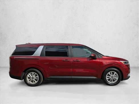 Used 2024 Kia Carnival LX image 4