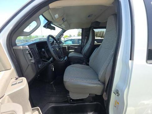 Used 2025 Chevrolet Express 3500 LT w/ LT Preferred Equipment Group RWD image 5