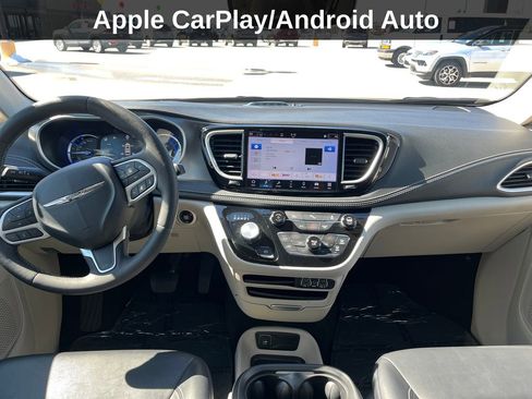 Used 2024 Chrysler Pacifica Limited FWD image 18