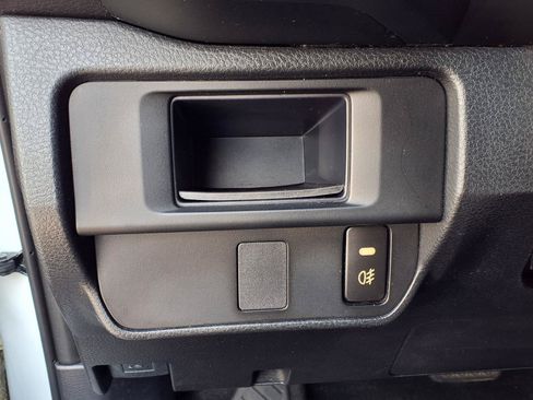 Used 2017 Toyota Tacoma SR AWD/4WD image 15