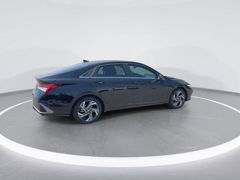 New 2026 Hyundai Elantra Limited FWD image 8