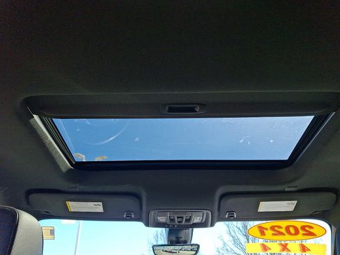 Used 2021 Chevrolet Silverado 1500 High Country w/ Technology Package image 13