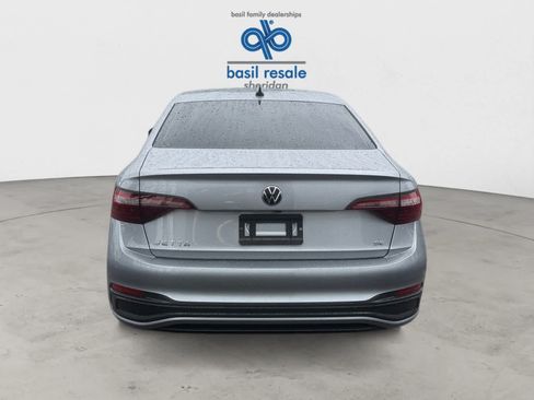 Used 2024 Volkswagen Jetta SE w/ Panoramic Sunroof Package FWD image 5