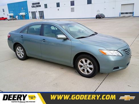 Used 2009 Toyota Camry LE image 1