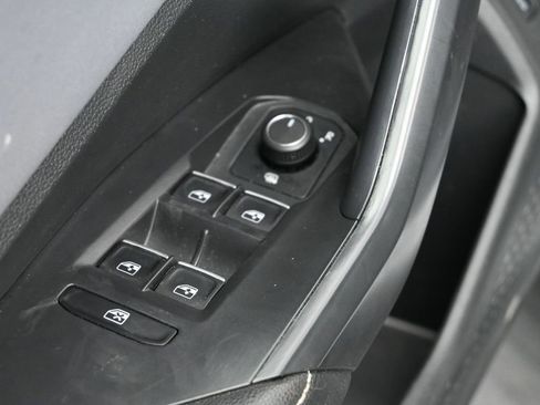 Used 2025 Volkswagen Jetta SE image 18