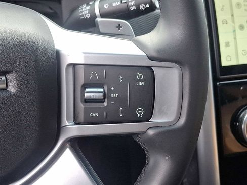 Used 2024 Land Rover Discovery Dynamic SE image 18