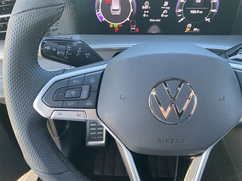 New 2026 Volkswagen Tiguan SE R-Line image 20