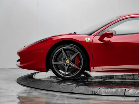 Used 2015 Ferrari 458 Italia Coupe RWD image 10