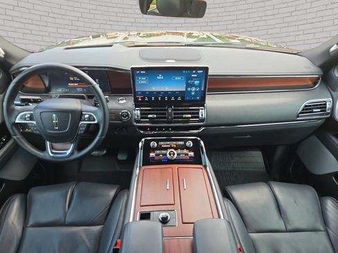 Used 2023 Lincoln Navigator Reserve AWD/4WD image 10