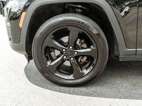 Used 2023 Jeep Grand Cherokee Altitude AWD/4WD image 25