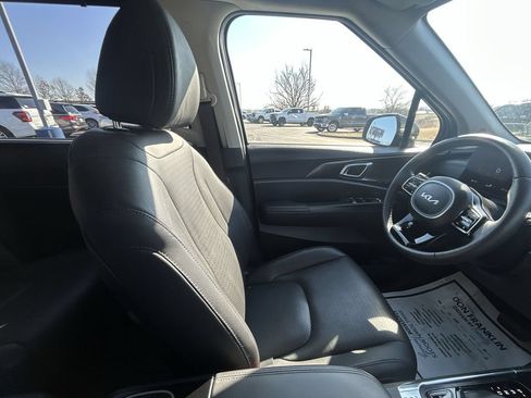 Used 2025 Kia Carnival SX Prestige FWD image 10