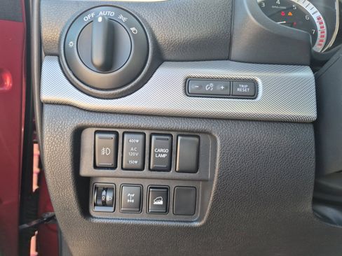 Used 2017 Nissan Titan PRO-4X AWD/4WD image 25