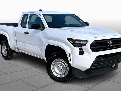 Used 2024 Toyota Tacoma SR image 3