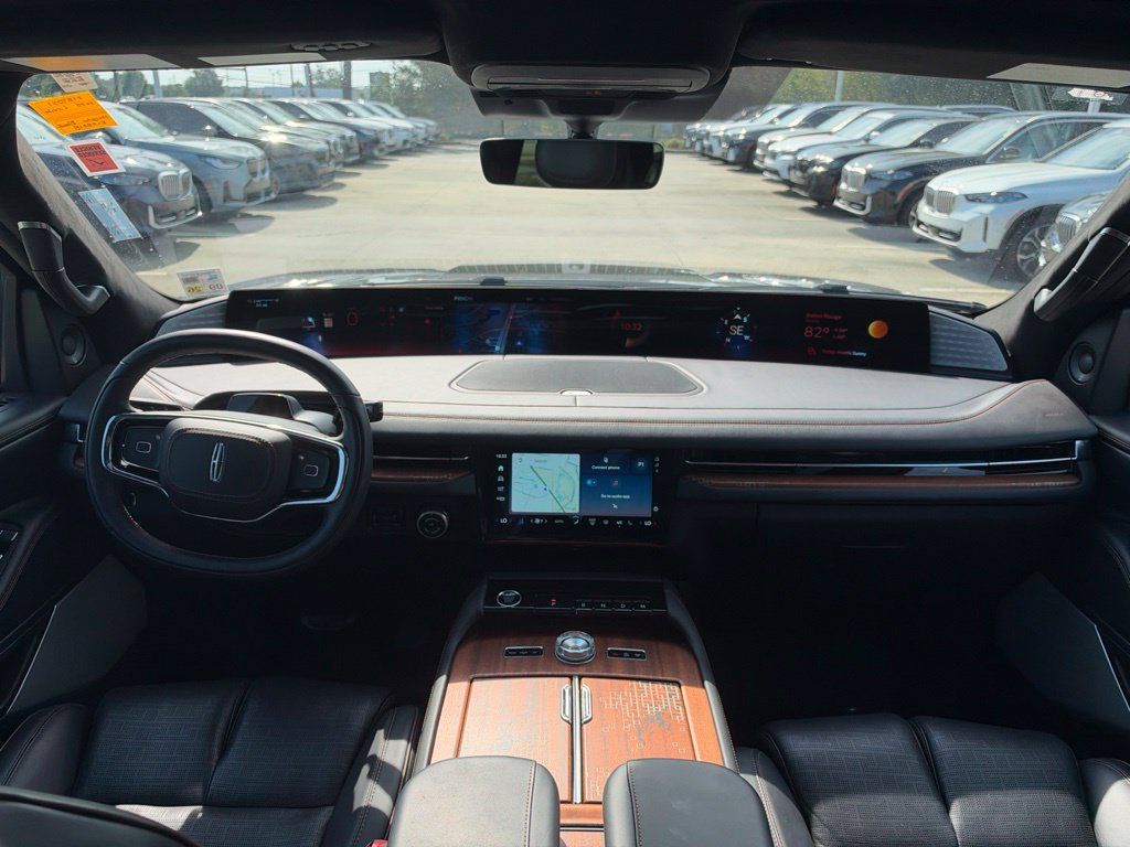 Used 2025 Lincoln Navigator Black Label AWD/4WD image 23
