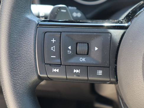 Used 2023 Nissan Rogue SV FWD image 12