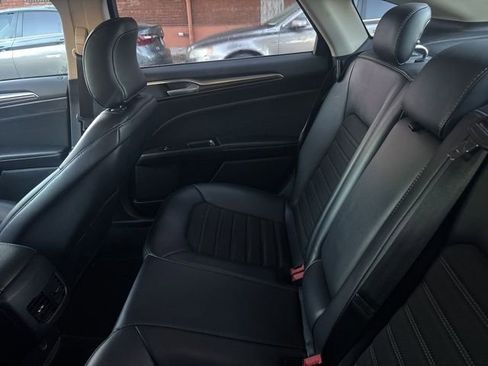 Certified 2017 Ford Fusion SE w/ Equipment Group 601A image 18