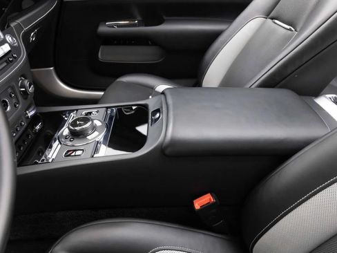 Used 2019 Rolls-Royce Dawn RWD image 28