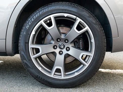 Used 2022 Maserati Levante Modena image 14