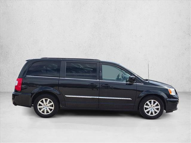 Used 2013 Chrysler Town & Country Touring FWD image 4