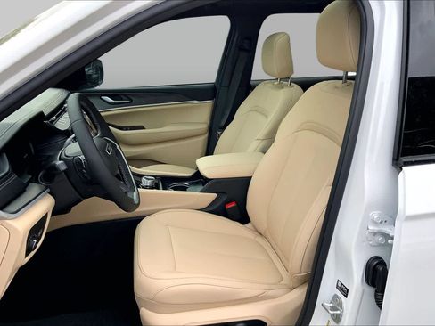 New 2026 Jeep Grand Cherokee Limited RWD image 7