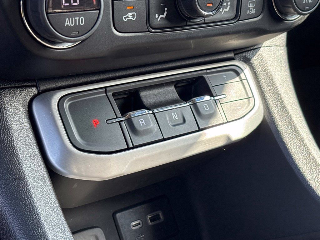Used 2023 GMC Acadia SLE FWD image 27