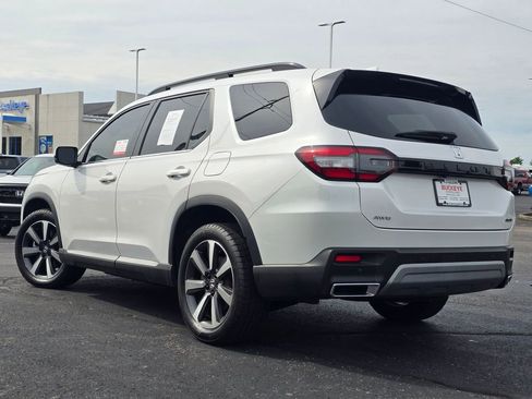 Used 2025 Honda Pilot Touring image 6