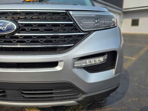 Used 2022 Ford Explorer XLT w/ Equipment Group 202A image 3